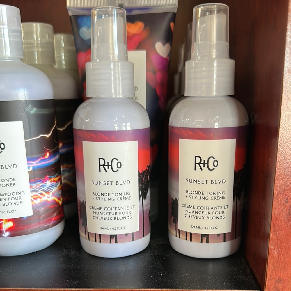 R+Co Sunset Blvd Blonde Toning Creme 
Set of 2
Last Set!!